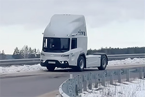 (VIDEO) Producătorul belarus MAZ a creat un camion propulsat de electromotoare, dar cu generator diesel şi autonomie de 3.000 km
