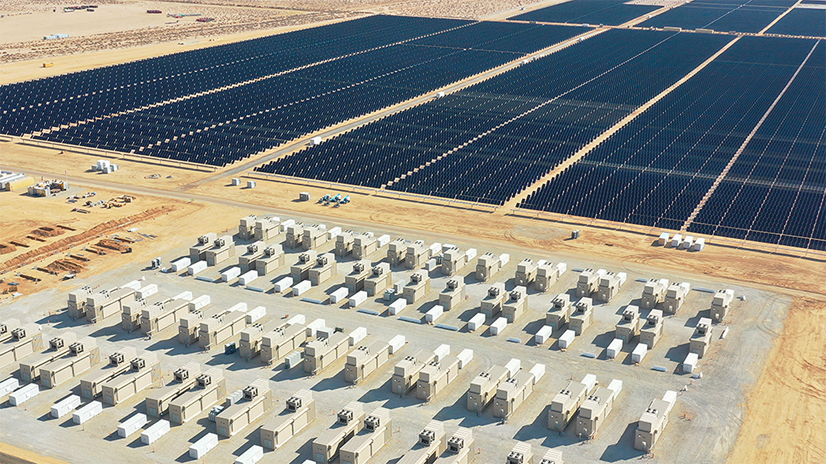 Cel mai mare parc fotovoltaic cu centrală de baterii alăturată din SUA a fost conectat la reţea, având baterii chinezeşti şi sud-coreene