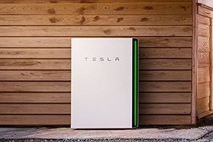 Tesla a lansat noile baterii Powerwall 3, cu invertor solar integrat, care pot livra caselor o putere mult mai mare decât cea anterioară