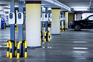 Aeroportul din Bruxelles a instalat 700 staţii noi de încărcare a maşinilor electrice în parcarea sa, unde maşinile pot fi lăsate la priză şi pe termen lung