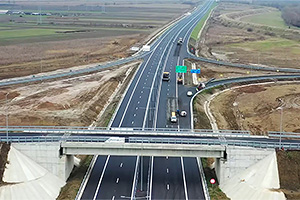 Un nou segment din autostrada A8 din România, cu 7 tuneluri şi 46 de poduri, pasaje şi viaducte intră în etapa de pregătire a licitaţiei pentru proiectare şi execuţie