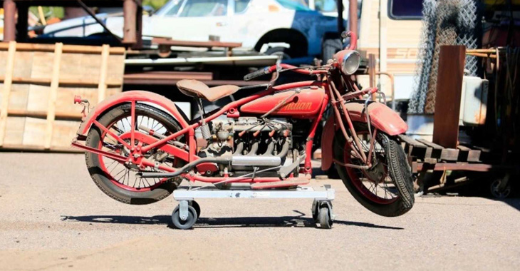 O colecţie impresionantă din 15 motociclete Indian descoperită într-un hambar din Arizona