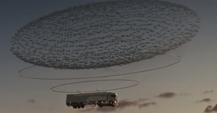 (VIDEO) Scania prezintă propria metodă de a "ocoli" ambuteiajele - un camion a fost ridicat în aer de drone