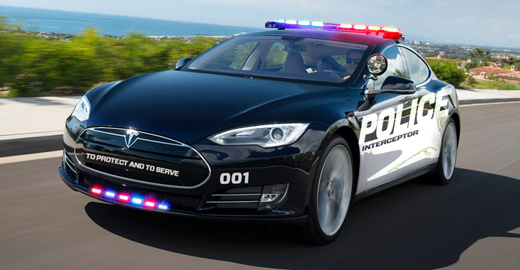 Urmărire eşuată la bordul unui Tesla Model S poliţienesc din cauza bateriei descărcate