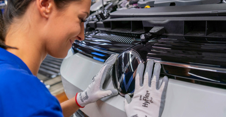 Volkswagen raportează o creştere cu 40% a productivităţii pe linia de asamblare a noului Golf