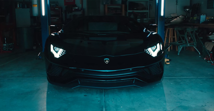 (VIDEO) Povestea de Crăciun Lamborghini: un tată şi fiul său au primit un supercar Aventador SV cadou