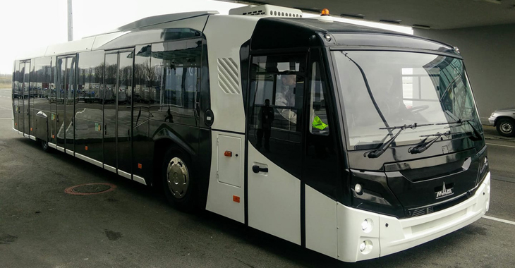 Bieloruşii prezintă noul autobuz MAZ-271 cu camere video în loc de oglinzi şi... siglă Mercedes-Benz!