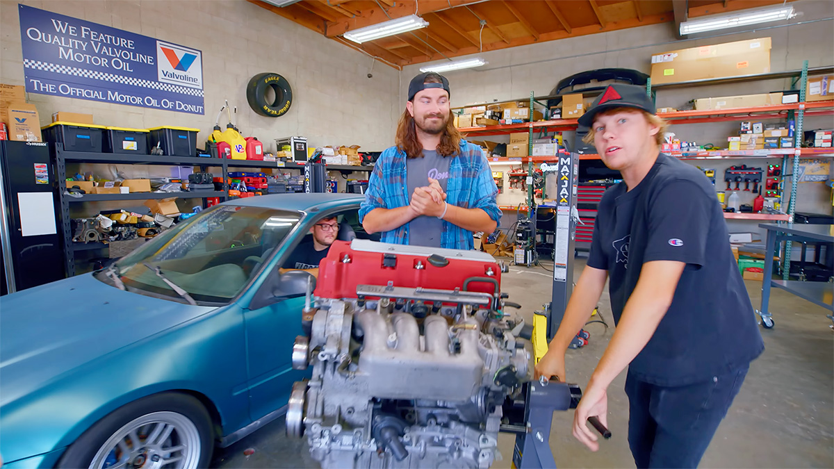 (VIDEO) Cât de rapidă poate deveni o Honda Civic EG, când primeşte un motor de 10 mii dolari, produs tot de Honda