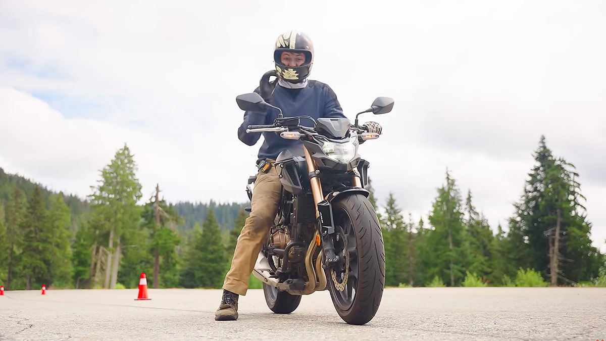 (VIDEO) Experiment în Canada: distanţele de frânare a motocicletelor, cu ABS şi fără, cu roata faţă şi spate, comparate şi măsurate