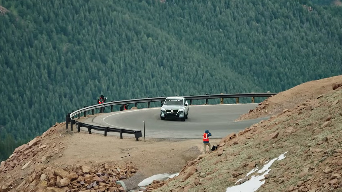 (VIDEO) BMW a publicat istoria eşecului său de la Pikes Peak din acest an, unde un XM a fost distrus în încercarea de a marca un record
