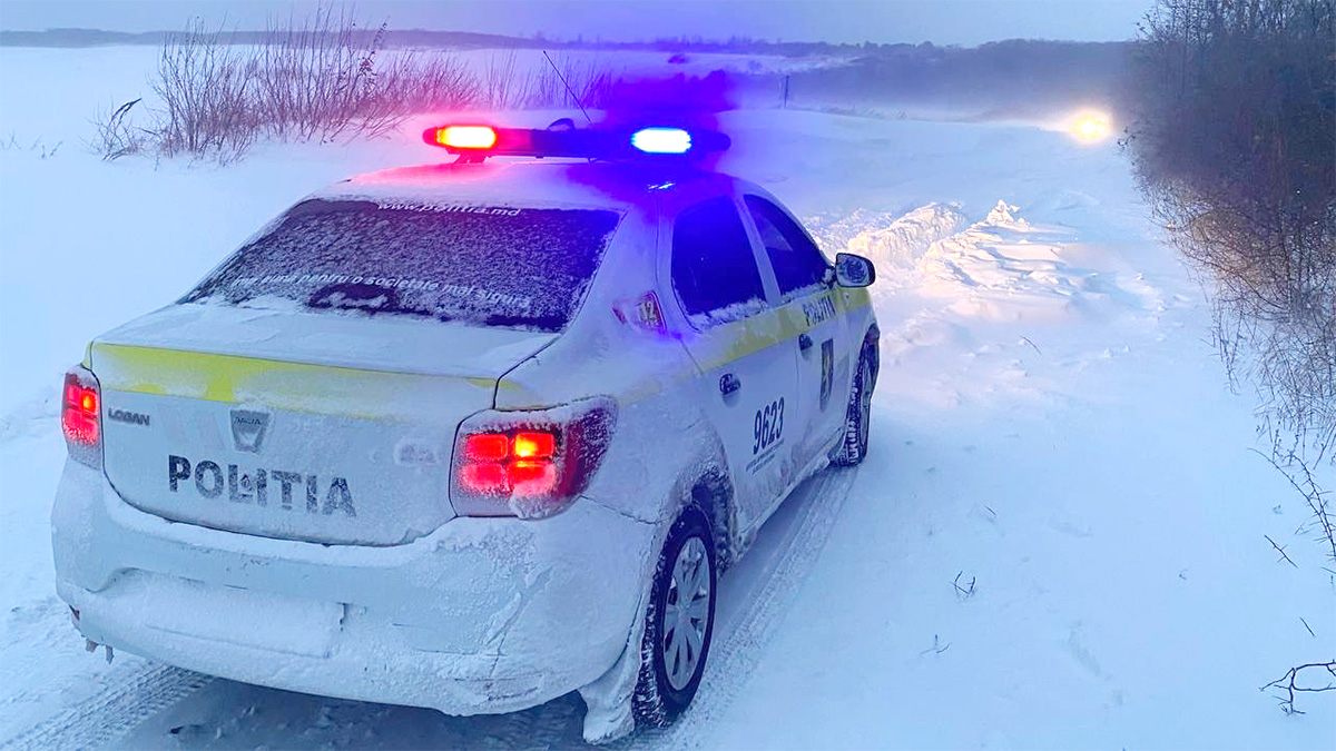 Moldova a avut parte de cele mai abundente ninsori din ultimii ani, la orele dimineţii încă mai sunt drumuri blocate