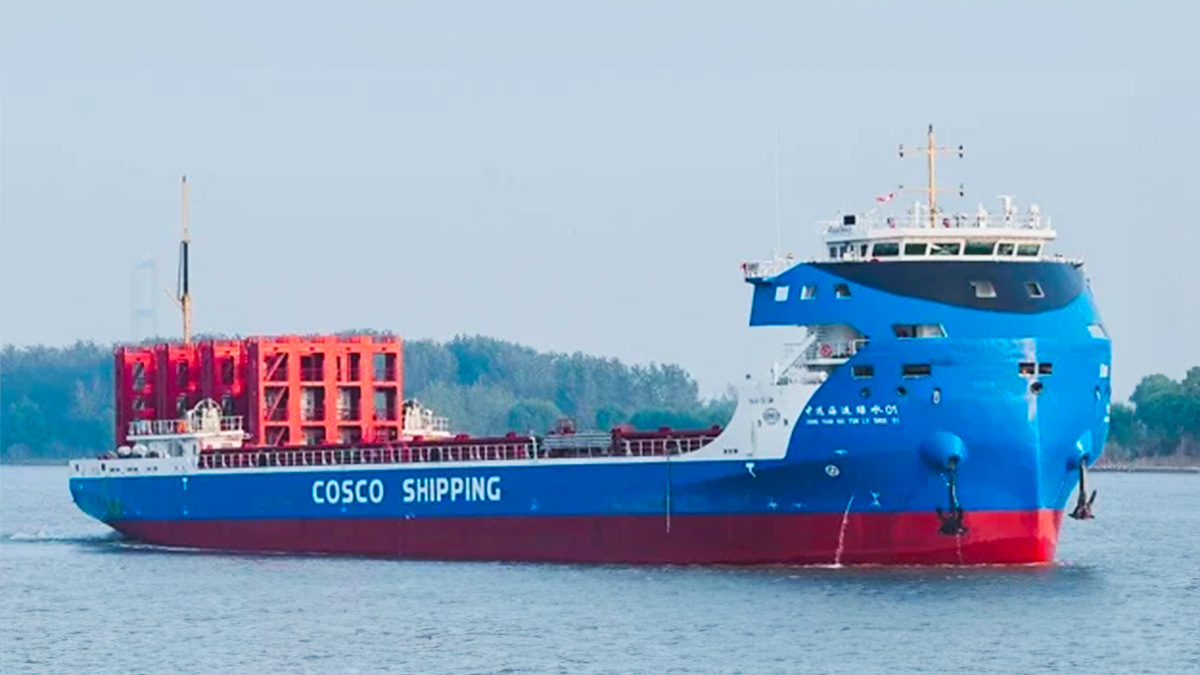 China a construit două cele mai mari nave electrice transportatoare containere, doar că o parte din containere sunt baterii